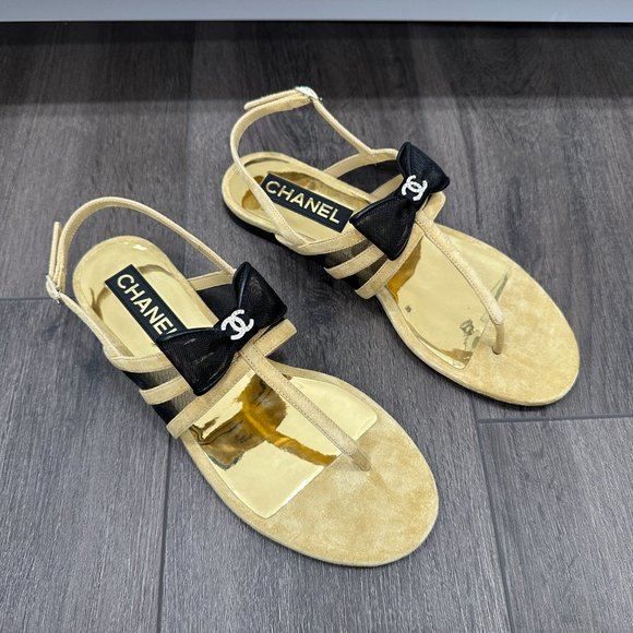 Chanel 24 Caramel Camel Brown Beige CC BLACK BOW LOGO Gold Sandals 40 - Picture 5 of 16